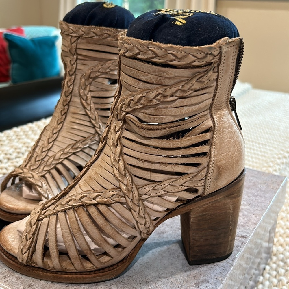 Freebird by Steven Bela Sandals⭐️